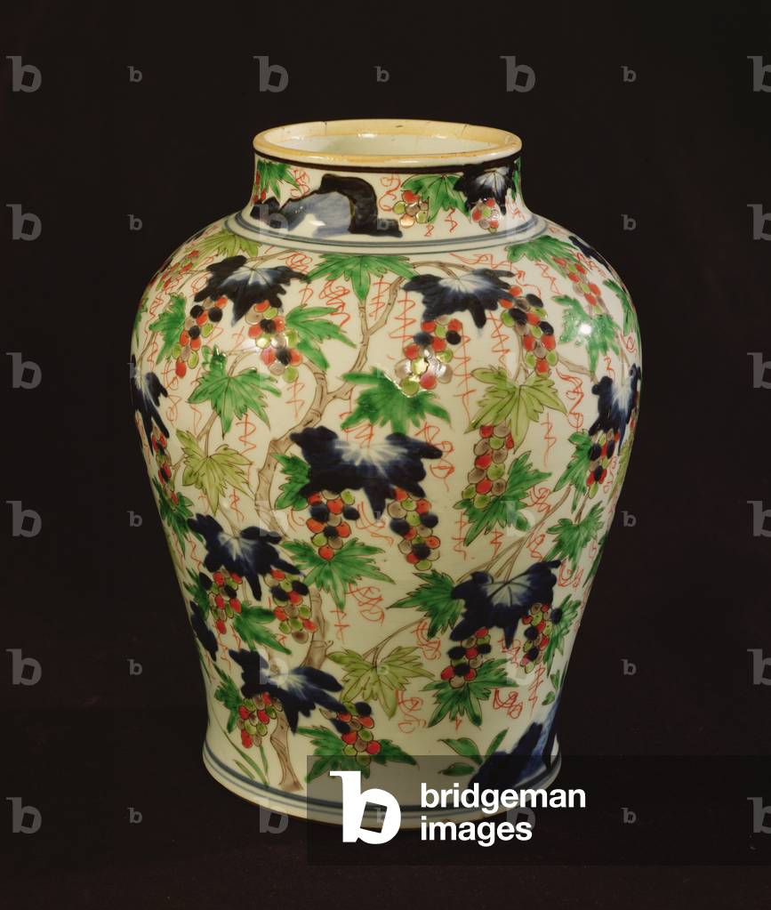 Jar decorated with vines and bunches of grapes (ceramic)
