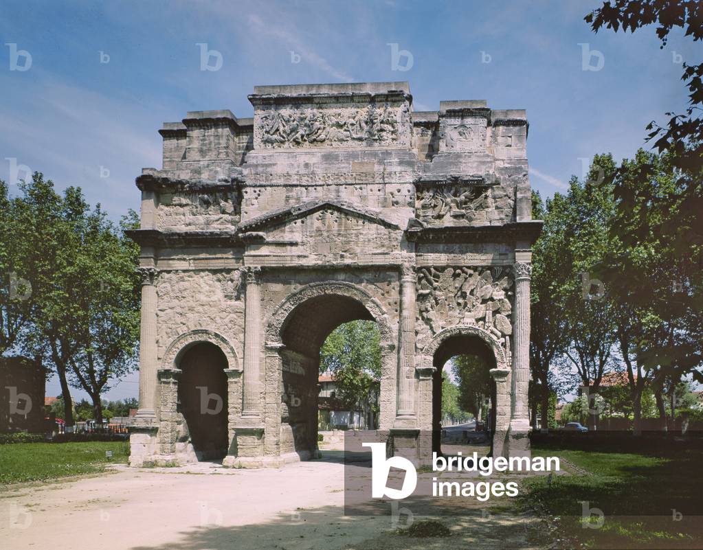 View of the Arc de Triomphe from the south side (photo)