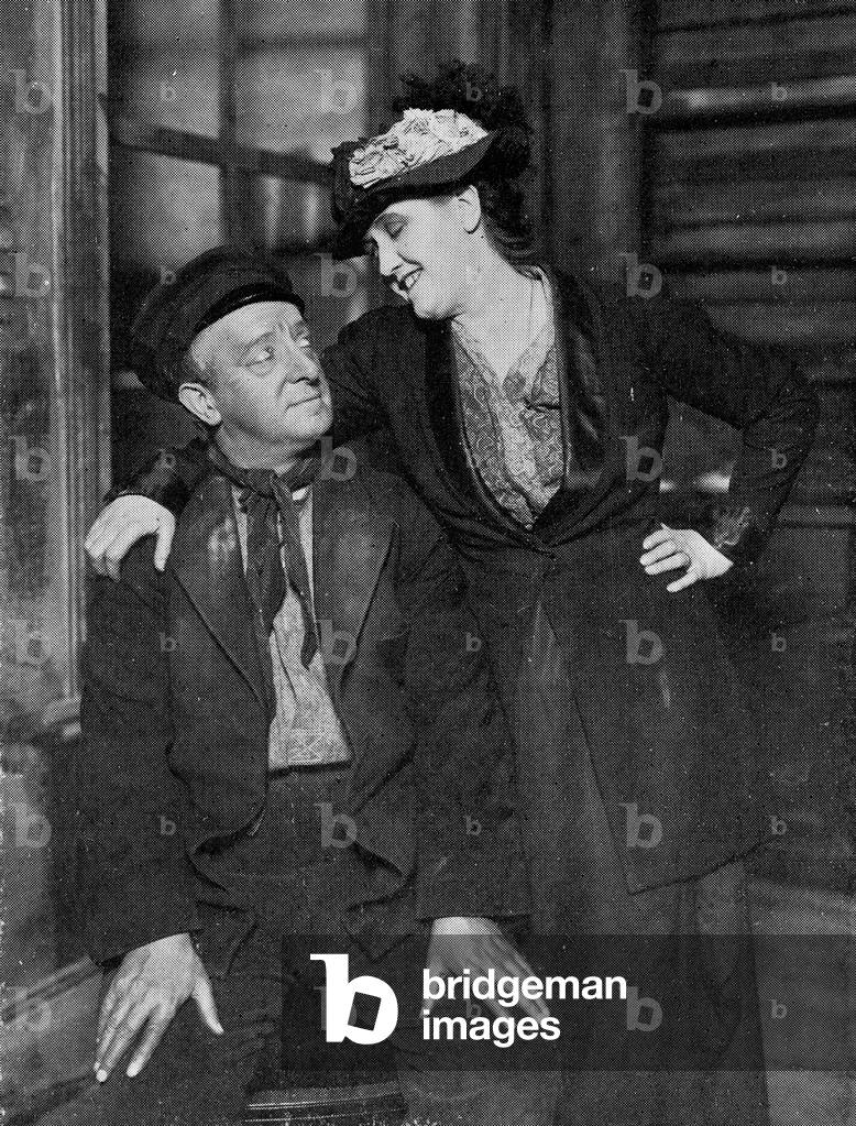 Bild von Fotografie "“Juno” und ihr indolent “Paycock” (s/w Foto)", 1937 von English Photographer, b/w