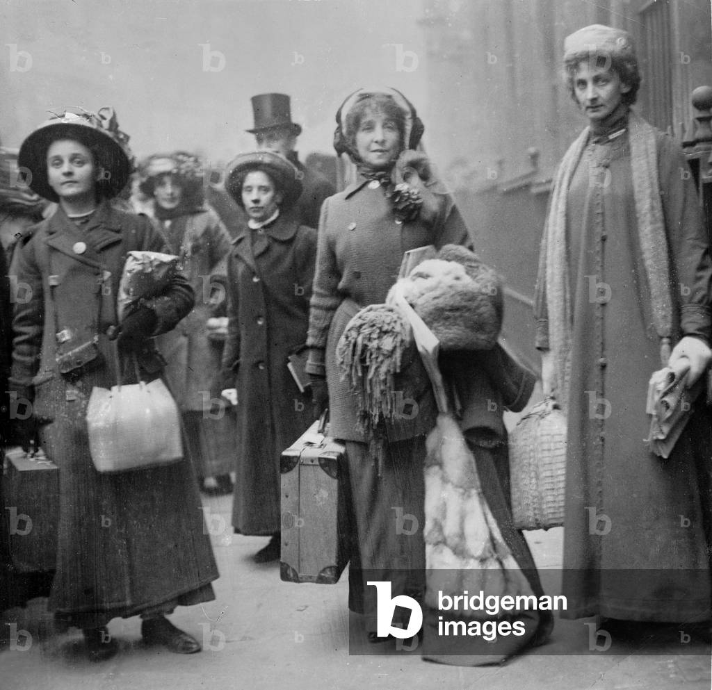 Leslie Lawless and Constance Lytton wait for sentencing outside Bow Street Magistrate's Court, 1911 (b/w photo)