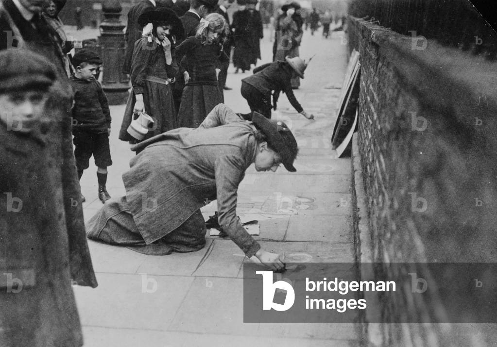 Suffragette pavement chalkers, c.1910 (b/w photo)