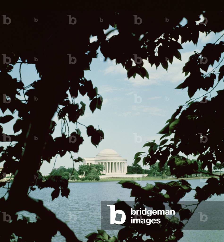View of the Jefferson Memorial, built 1938-43 (photo)
