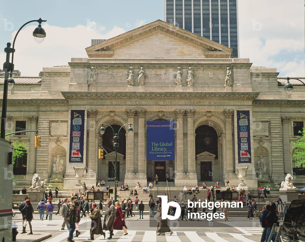 Detail of the facade of the New York Public Library, opened in 1911 (photo)