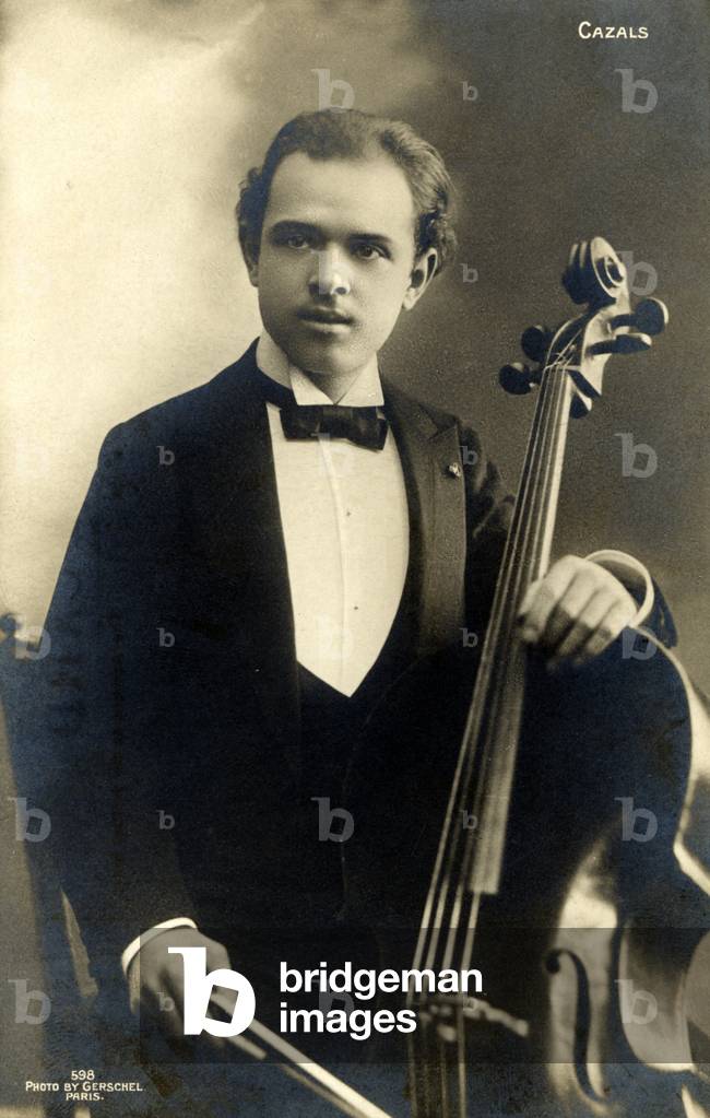 Pablo CASALS  holding