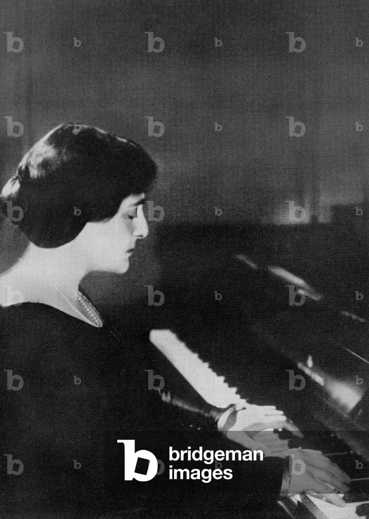 HESS Myra portrait -