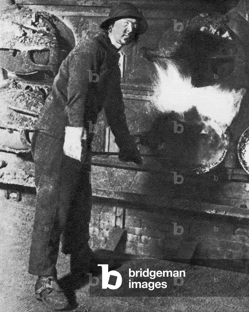 Female factory worker, WW1 (photo)
