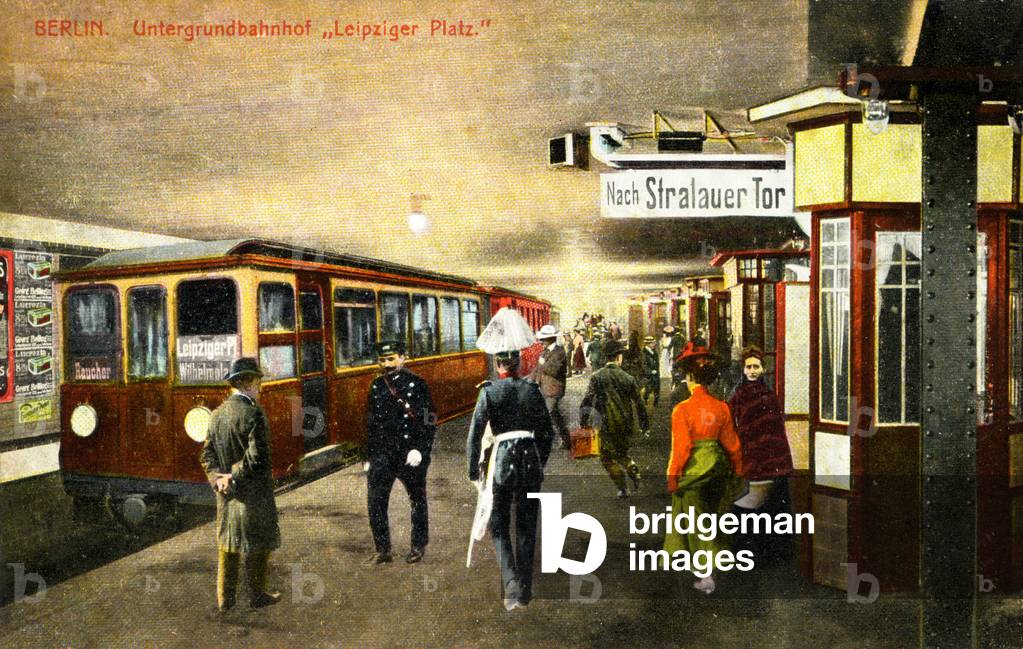 Platform of  Berlin early 20th century (postcard)