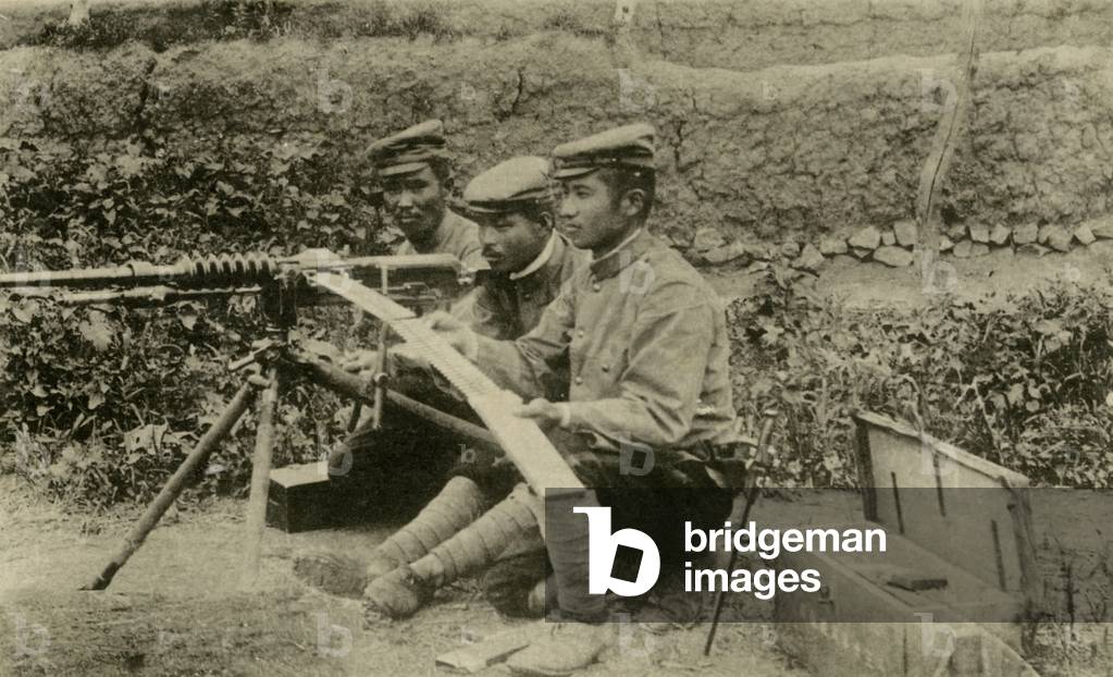 Japanese troops manning a machine gun
