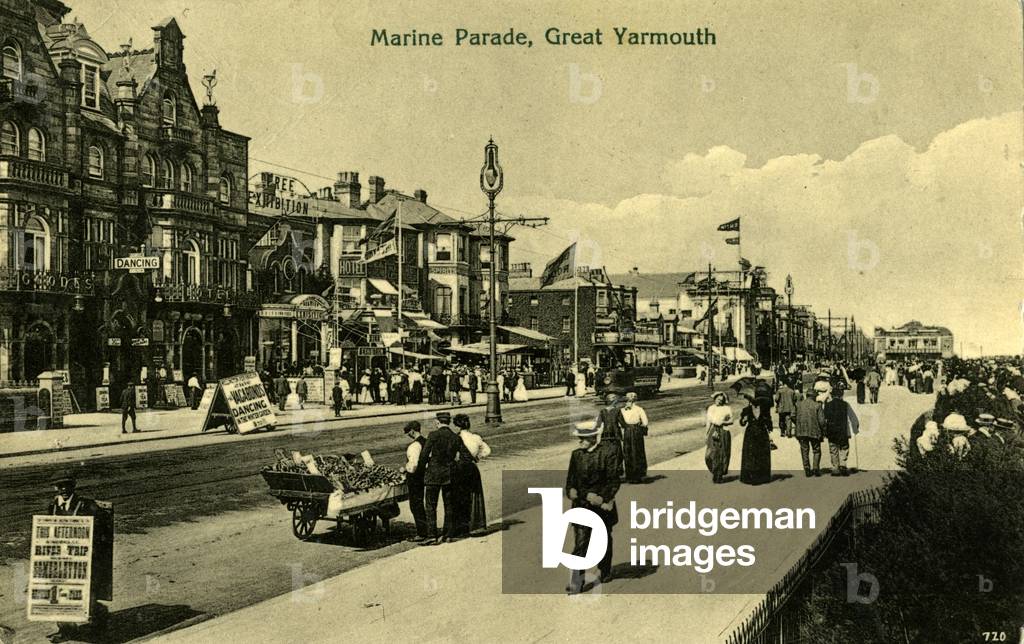 Marine Parade, Great Yarmouth, late 19th/beg 20th century (postcard)
