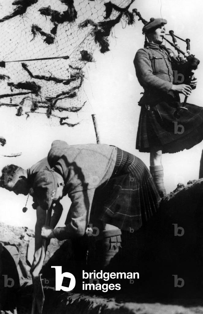 World War 2: Highlanders begin digging a trench