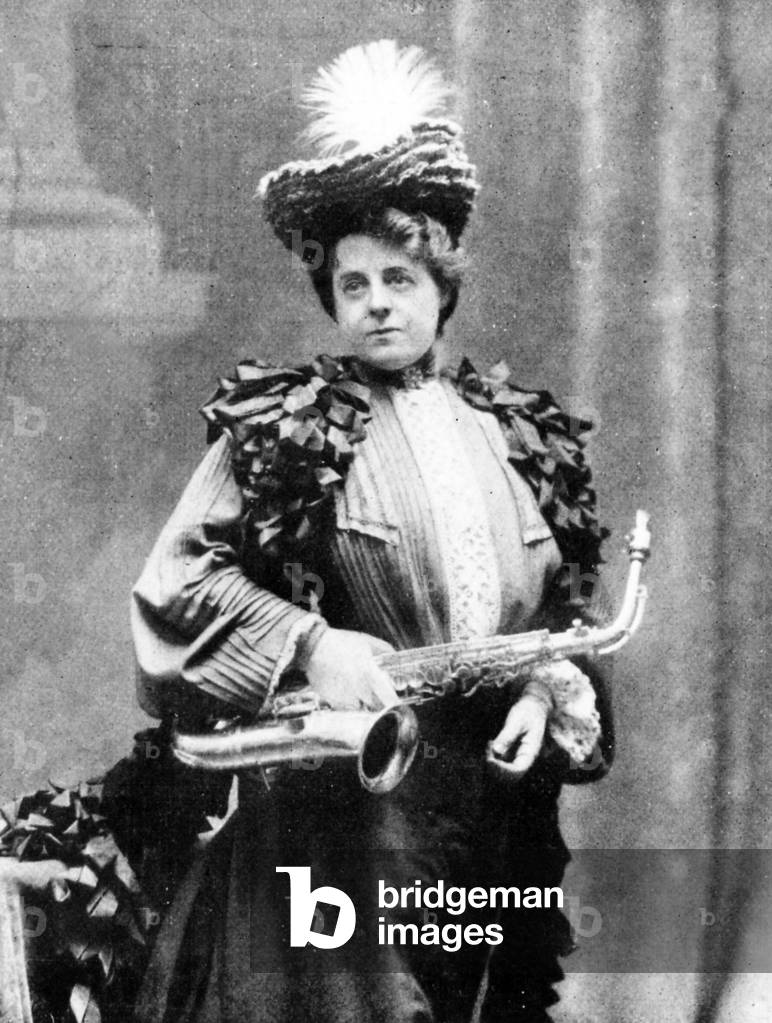 Elsie Hall  - 19th century musician with her saxophone. (photo)
