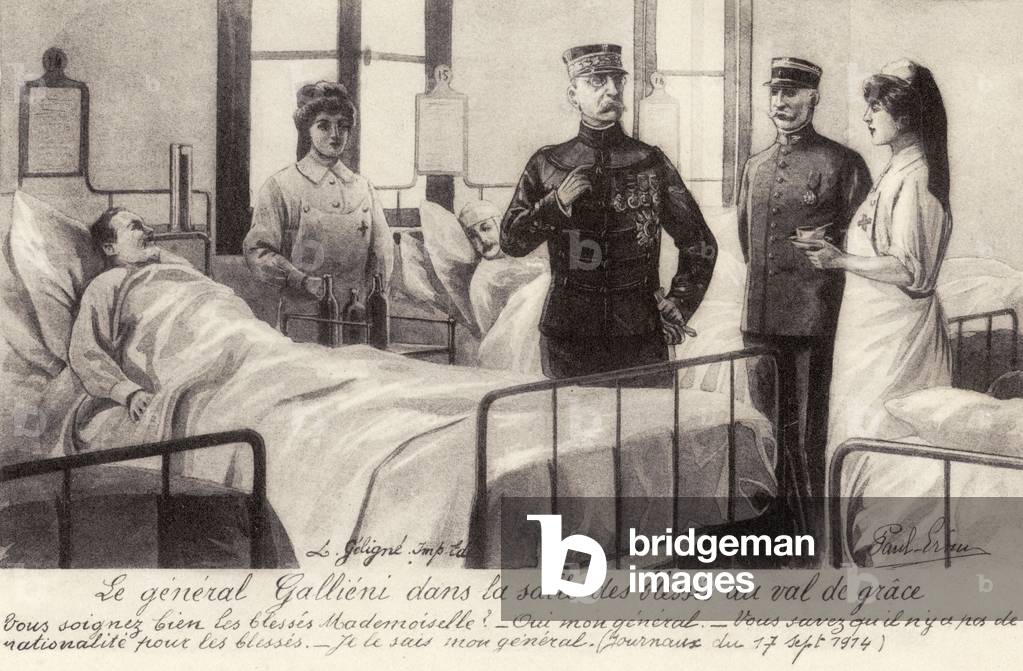 Joseph Gallieni visiting the wounded, 1916 (postcard)