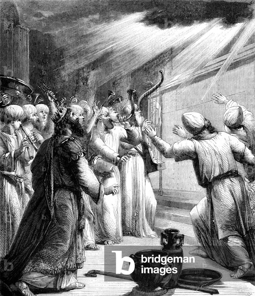 Solomon & priests & Levites before the altar - Bible