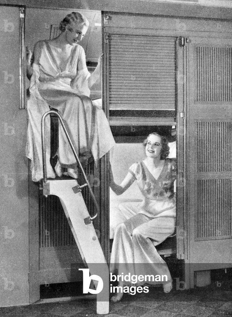Sleeping compartment in 1930s train