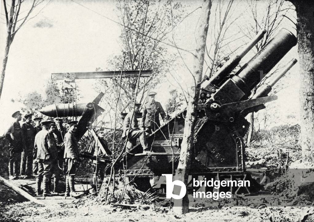 A large British howitzer World War I, 1916 (photo)