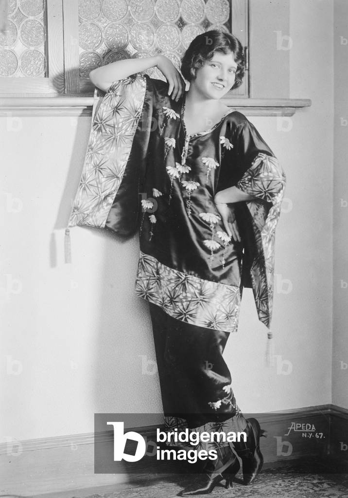 Constance Binney (b/w photo)