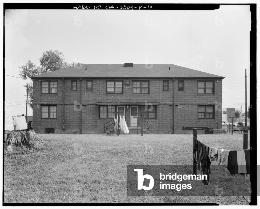 North side - Clark Howell Homes, Building H-1, 253 Mills Street, Atlanta, Fulton County, GA (b/w photo)