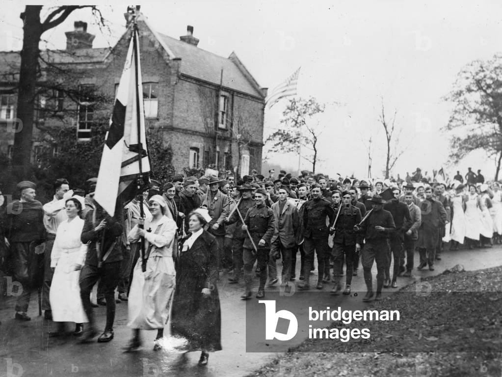 Armistice parade at the American Hospital in Dartford, 1918 (b/w photo)