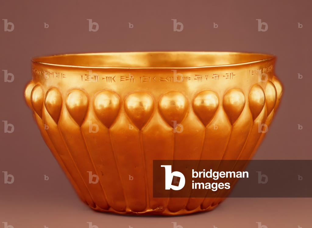 Fluted bowl, c.6th–5th century BC (gold)