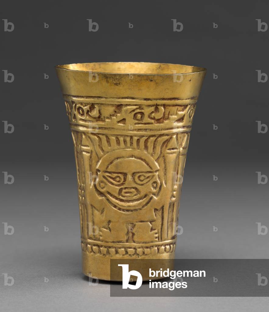 Bicchiere con figure frontali, 900-1100 (oro, martellato)