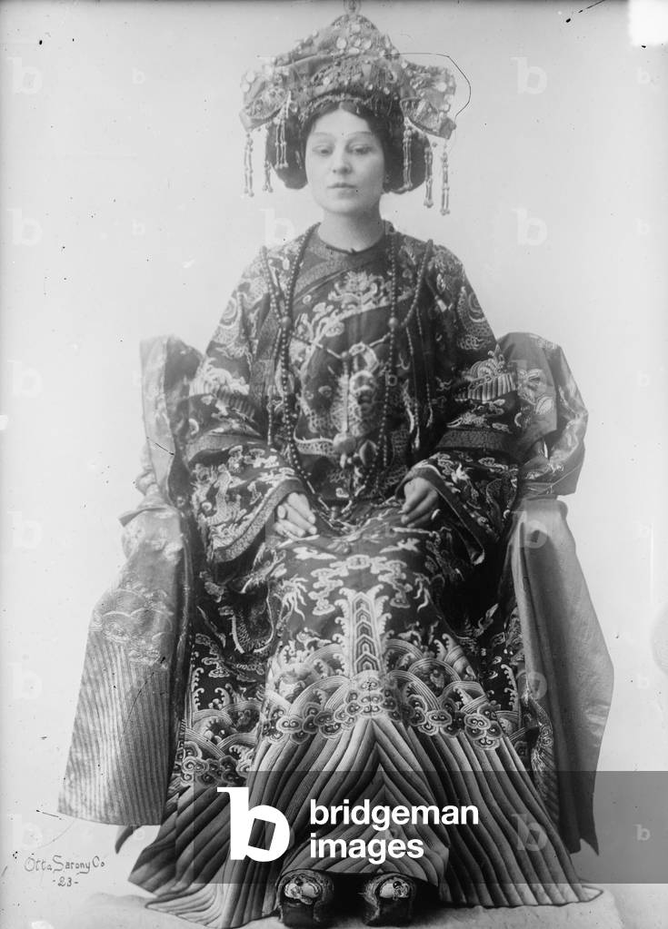 Viola Allen in the 'Daughter of Heaven' (b/w photo)