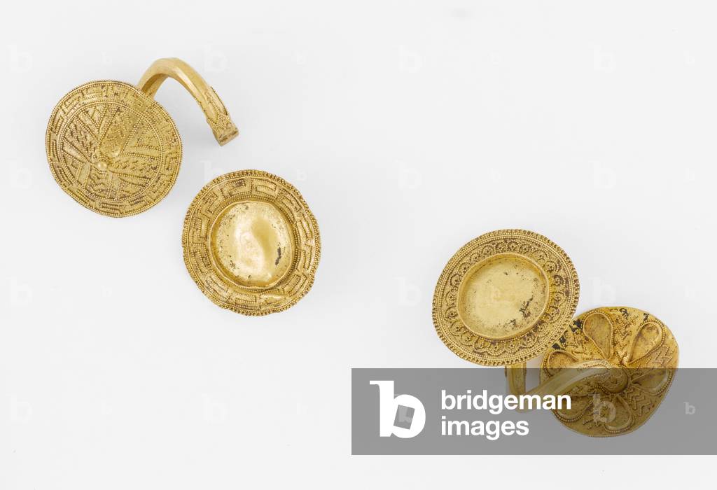 Pair of Spiral-Form Earrings, c.700 BC (gold)