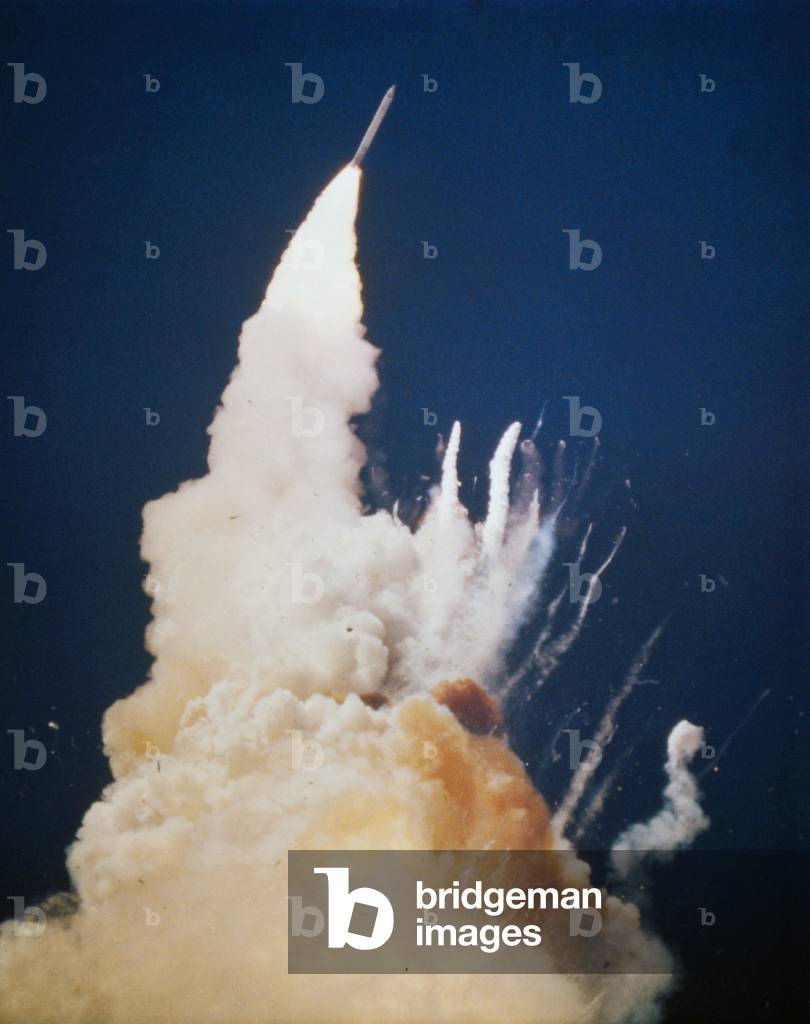 Explosion of Challenger space shuttle, 1986 (photo)
