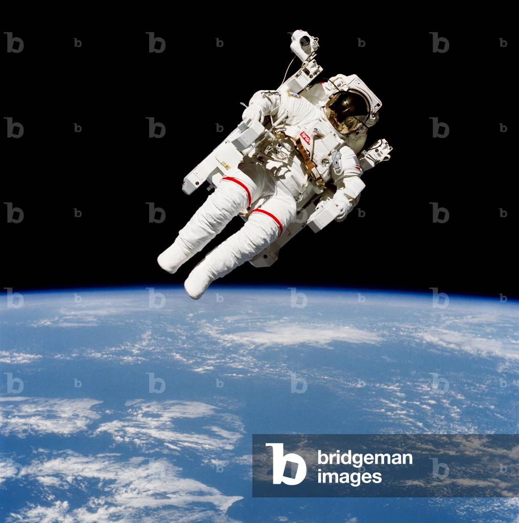 US Astronaut Bruce McCandless using the Manned Maneuvering Unit, 1984 (photo)