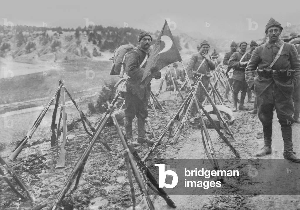 Turkish Infantry Column at rest, c.1914-15 (b/w photo)
