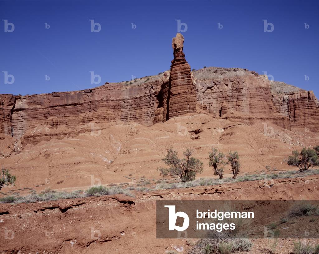 Chimney Rock of Capitol Reef National Park, Utah (photo)
