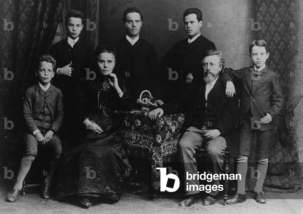 Immagine di Fotografia "Wilhelm Liebknecht e la sua famiglia (foto b/n)", 19th Secolo di German Photographer, 