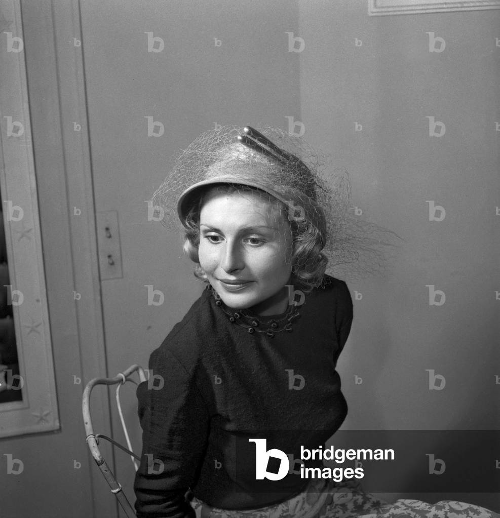 Hats by  Maud et Nano, Paris, July 29, 1949 : here a hat called 