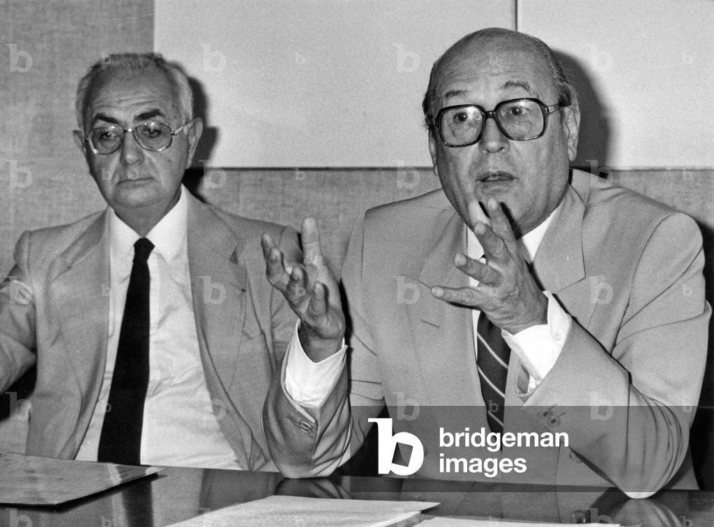 French professor Claude Hannoun, and French politician Joseph Franceschi, Secretary of State for senior people, during a press conference about vaccination for senior people, Paris (Institut Pasteur), September 16, 1985 (b/w photo)