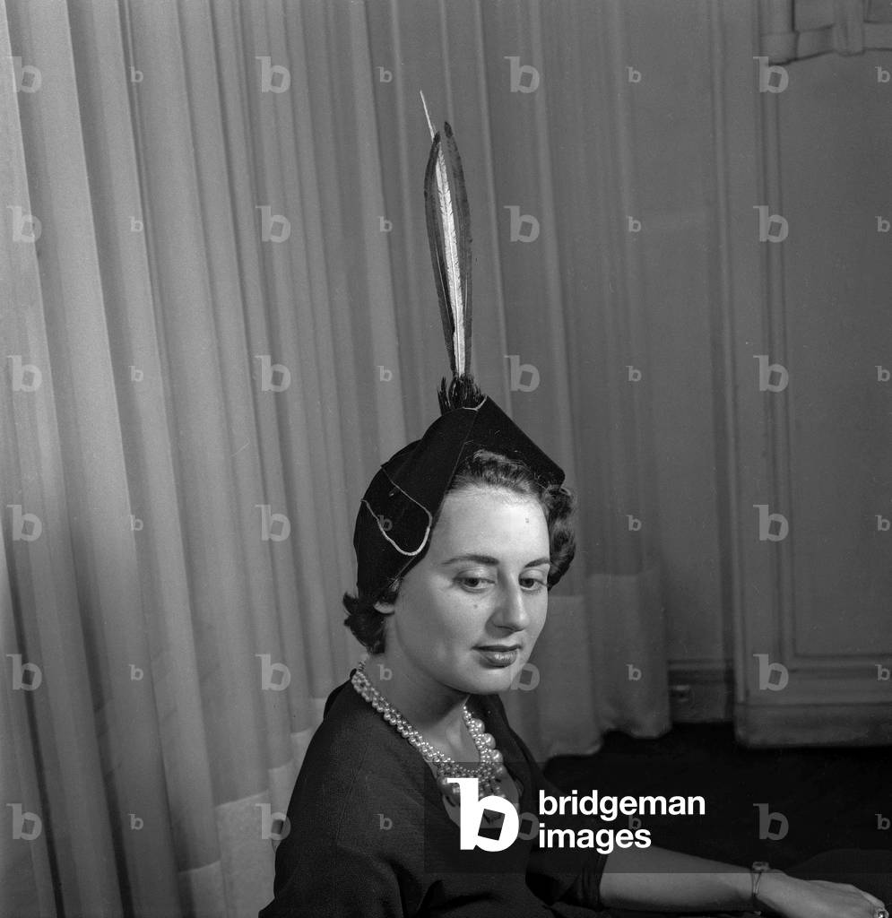 Presentation of hats, Paris, August 1949 (b/w photo)