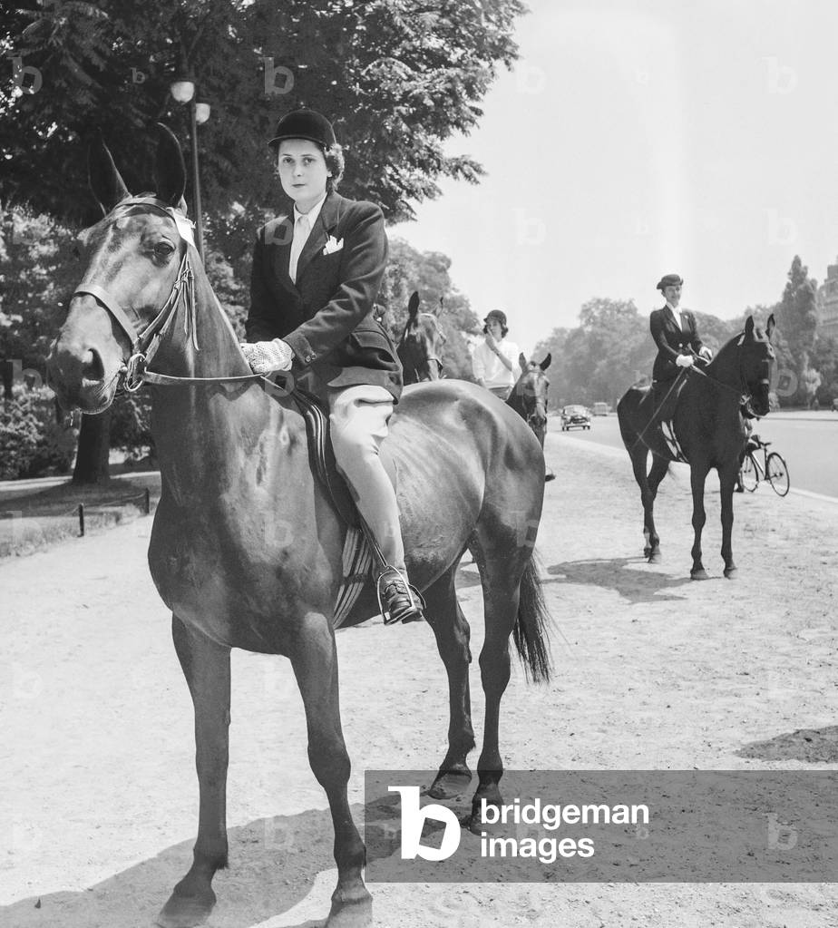 Equestrian rally in the Bois de Boulogne, Paris, June 30, 1951 (b/w photo)