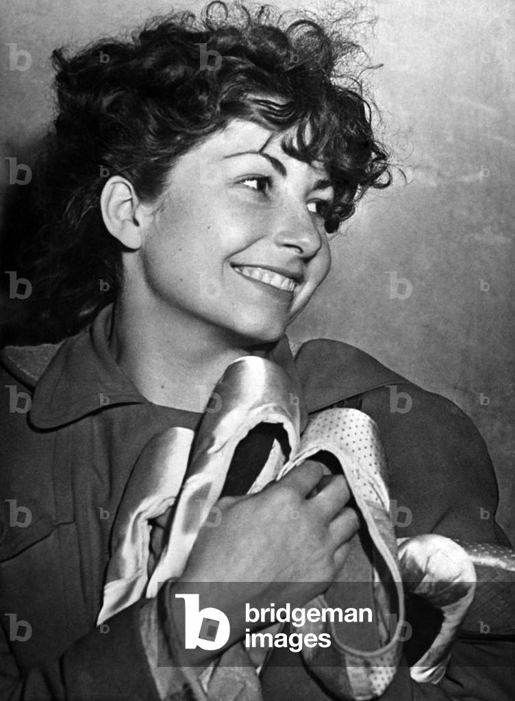 Zizi Jeanmaire February 22, 1951 (b/w photo)