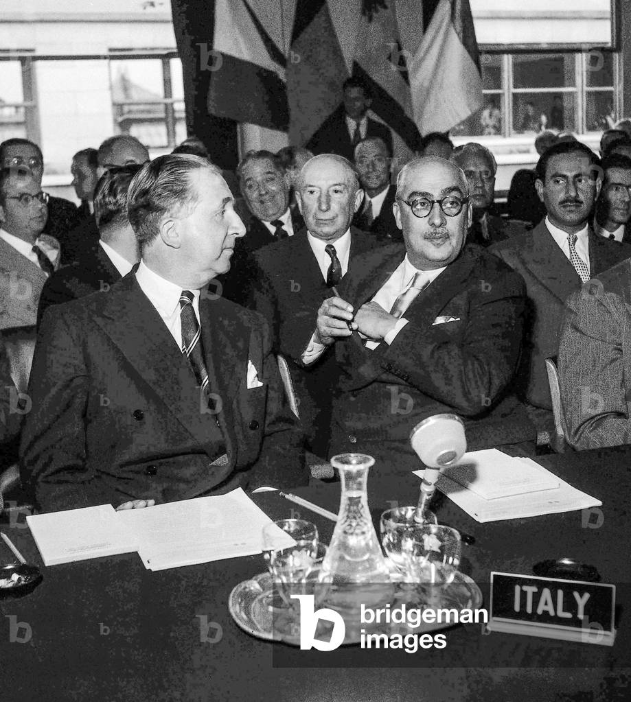 Meeting of the International Monetary Fund (IMF) in Paris, September 1950 : Giuseppe Pella and Donato Menichella (Italy) (b/w photo)