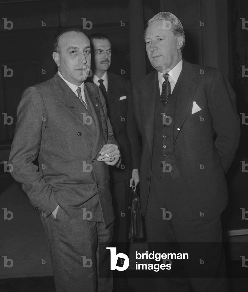 Meeting of European ministers of Foreign Affairs, Paris, December 12, 1960 : Carlo Russo (Italy) and Edward Heath (UK) (b/w photo)