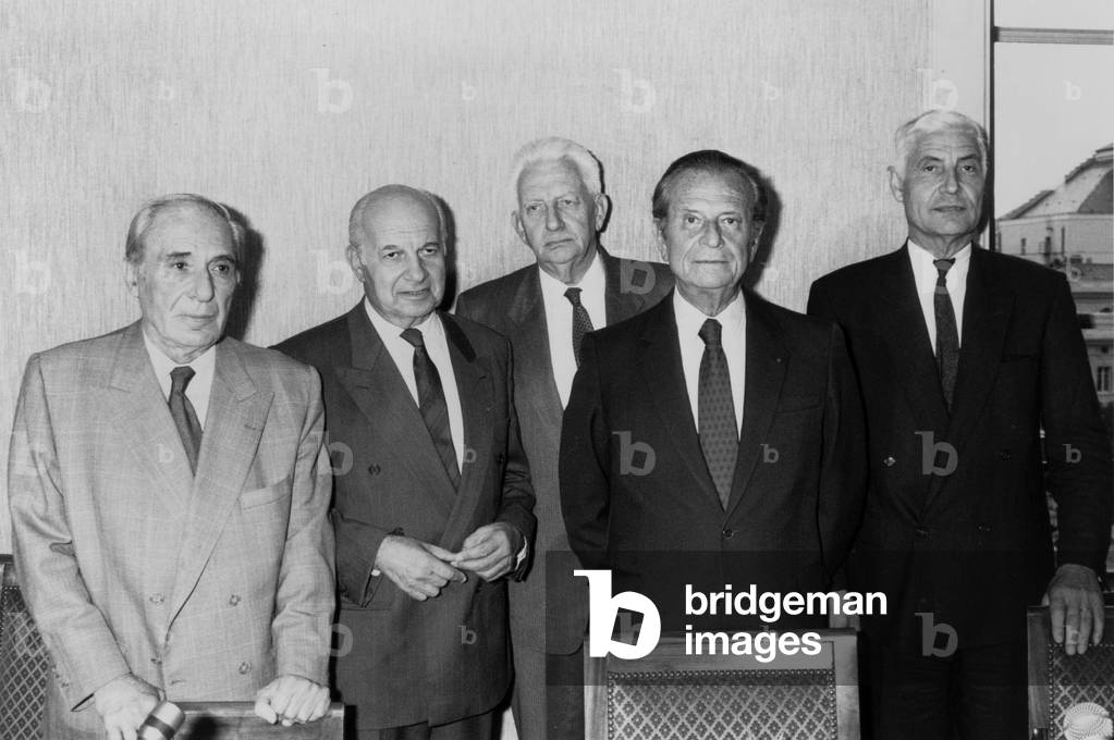 Cx22247 Mission to Saudi Arabia and the United Arab Emirates From 18 September 24, 1990 From Left to Right Mr Paul D Ornano Senator Representative French Foreign Affairs Mr Claude Estier President of Socialist Group Mr Jean Lecanuet Former Minister of State Chairman of the Committee for Foreign Affairs of the Defence and Armed Forces of the Senate Mr Xavier De Villepin Senator Representative Les Français De L'Abroad Rapporteur From The Common Section Of The Budget Of The Armed Forces And Mr Jean Paul Chambriard Senator De La Haute Loire ©Rue Des Archives/Agip (b/w photo)