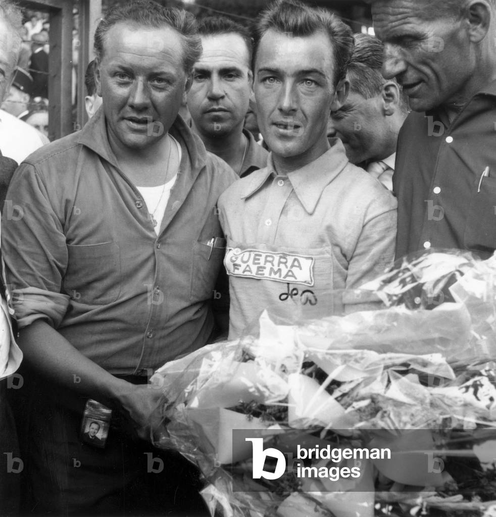 Arrival of Tour De France at The Parc Des Princes, Paris, July 19, 1958 : Charly Gaul (b/w photo)