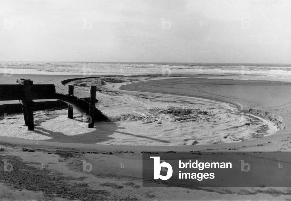 The Main , Aquitaine Basin, January 1971 (b/w photo)