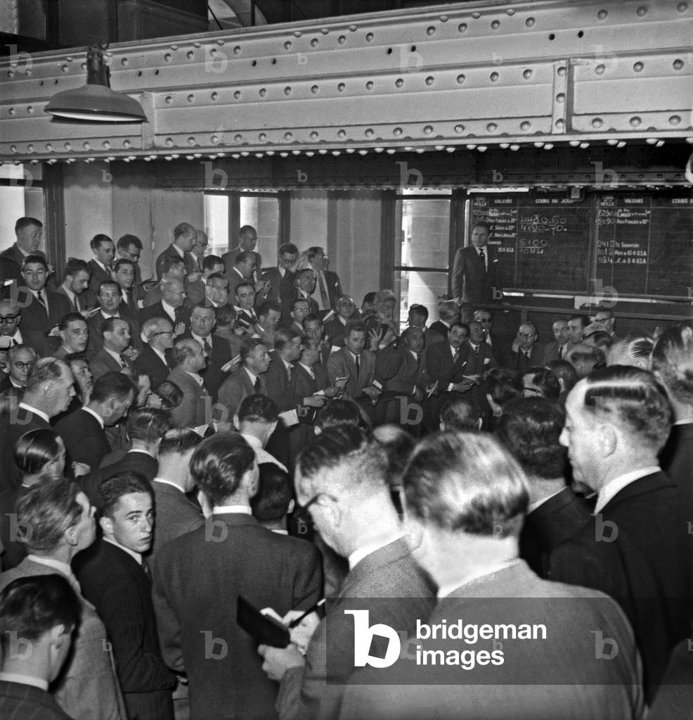Devaluation of Franc in September 1949 : here at Paris Stock Exchange : Display of New Exchange Rate (b/w photo)