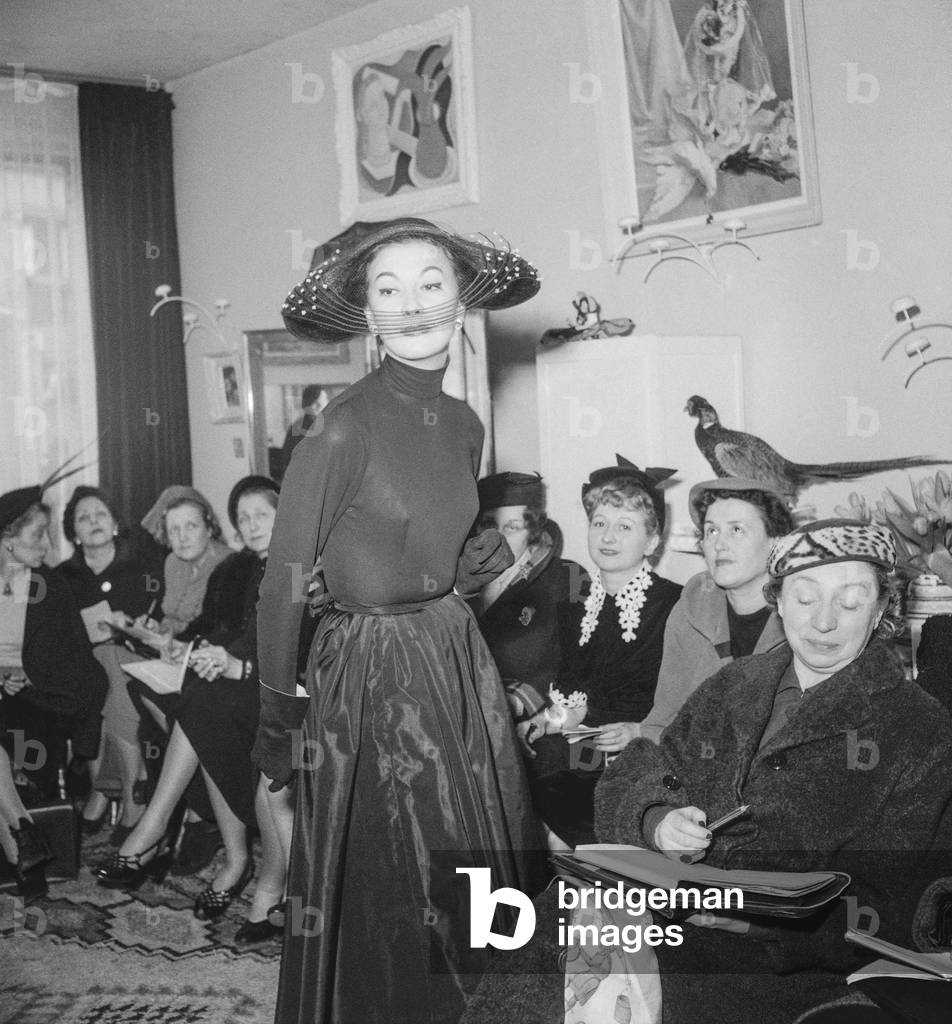 Hat by Emma Pierron, Paris, January 16, 1952 : model 