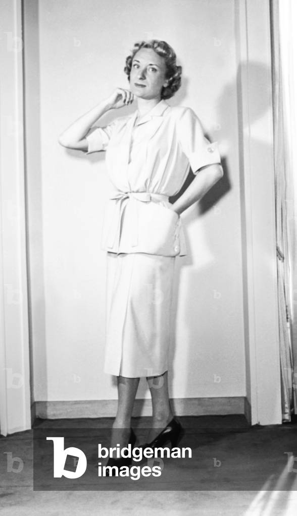 Fashion by O'Rossen, Paris, June 5, 1951 : a dress (b/w photo)