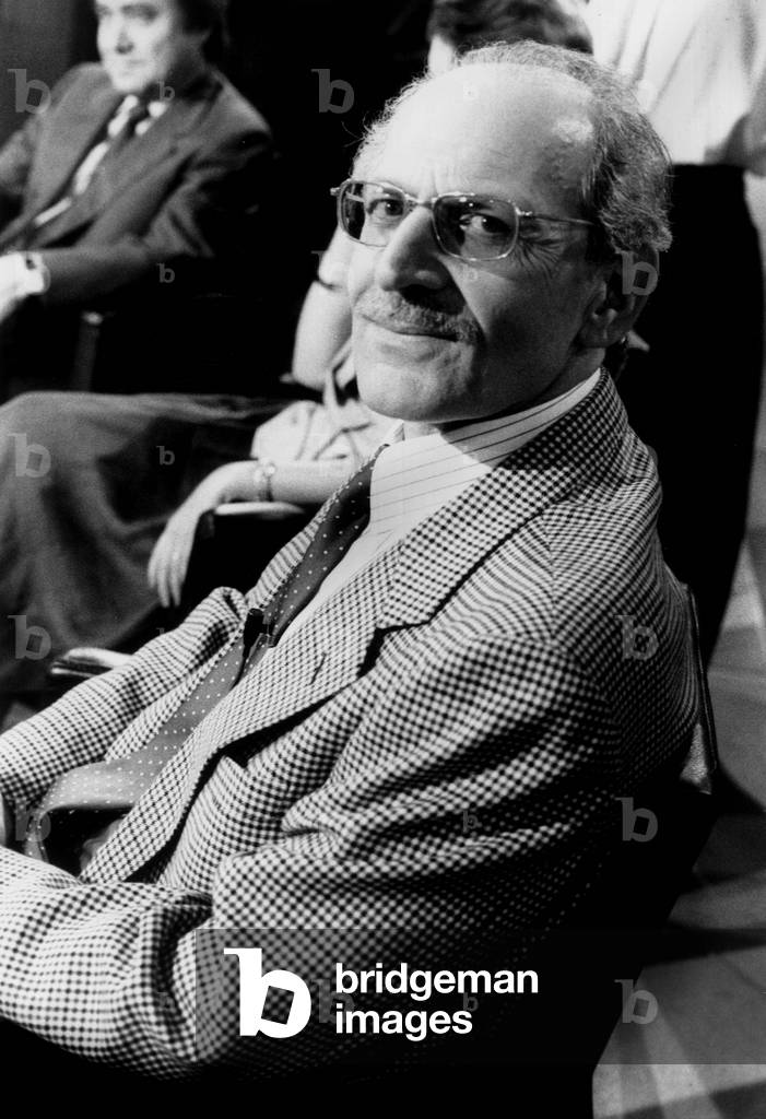 Cx21483 Alexandrian A L Issue “Apostrophes” June 19, 1989 (b/w photo)