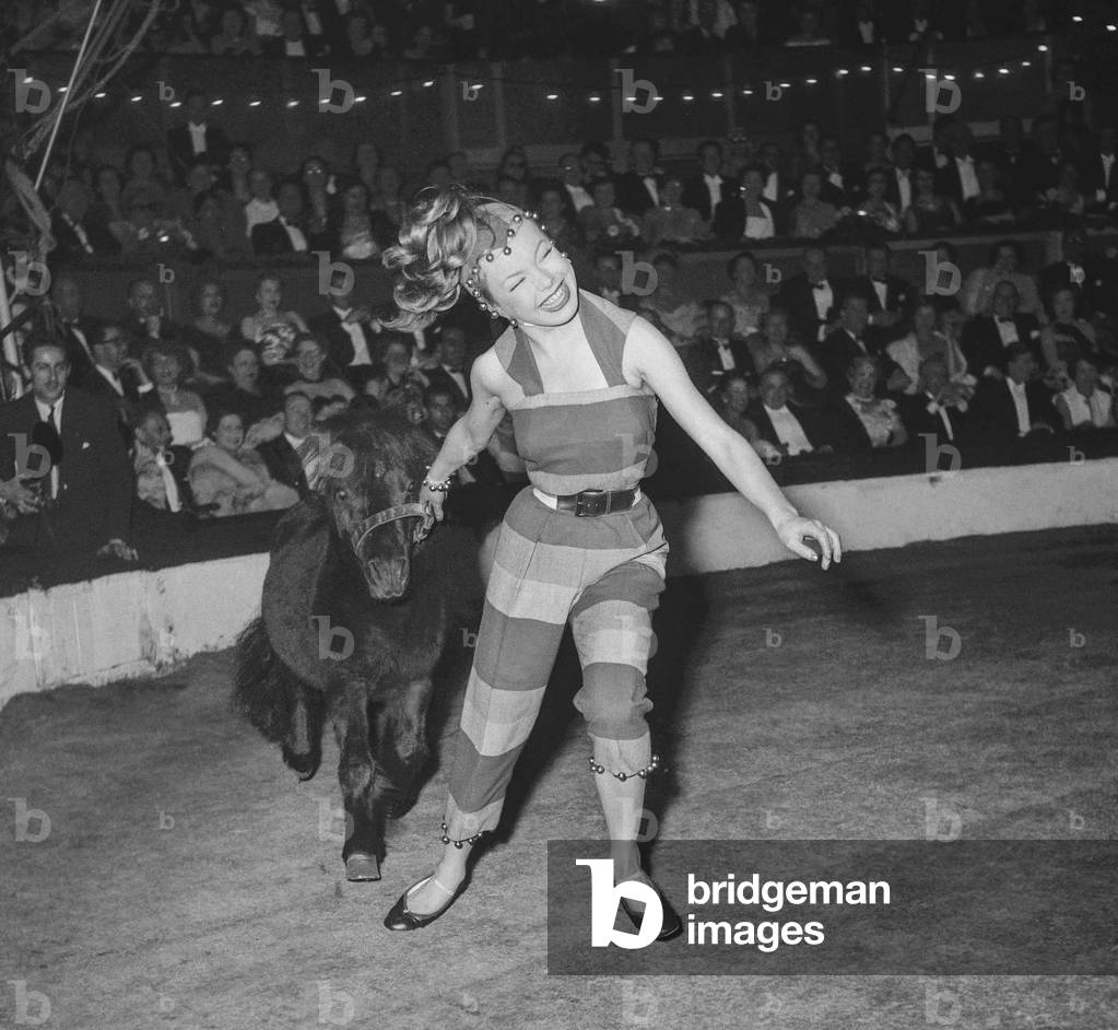 Gala of Artists at the Cirque d'Hiver in Paris, March 25, 1950 : Cecile Aubry (b/w photo)