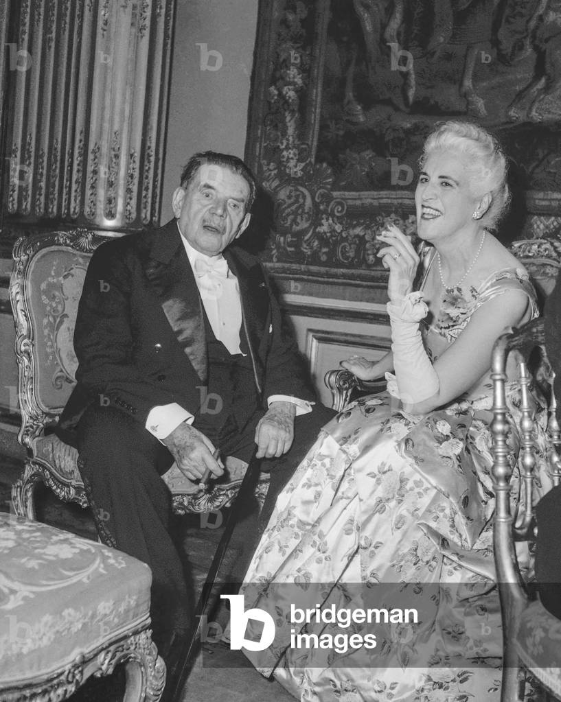 Reception of the United Nations delegates at the Elysee, Paris, November 21, 1951 : Edouard Herriot and Mrs Vanier, wife of the Candian ambassador (b/w photo)