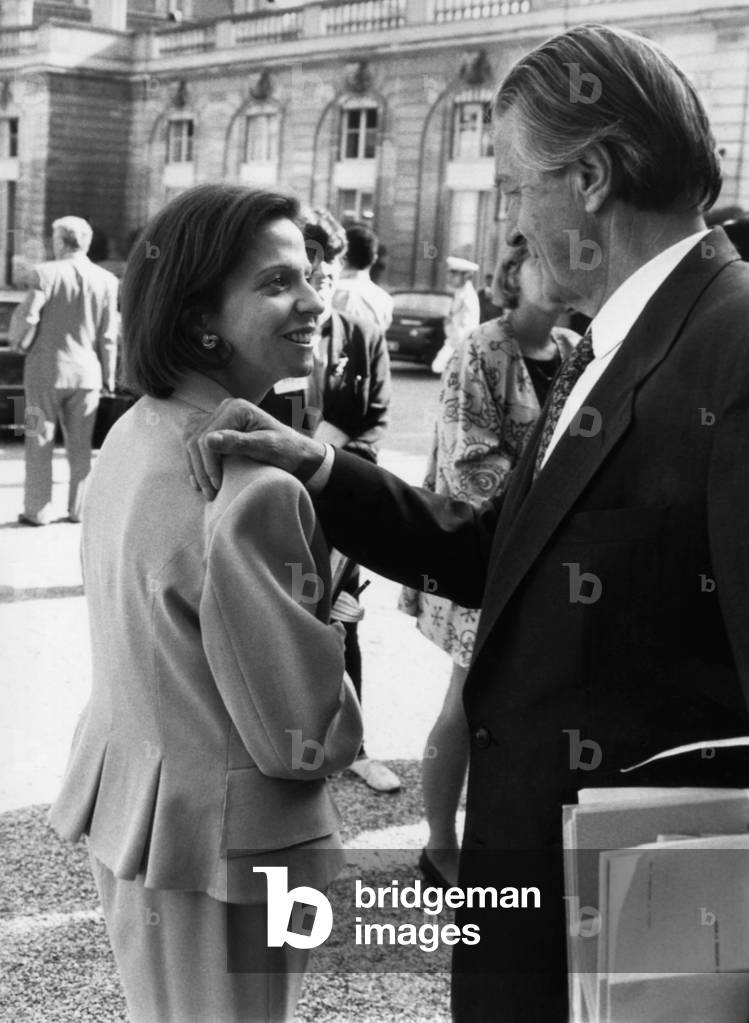 Frederique Bredin, Minister for Youth and Sports and Roland Dumas, Minister for Foreign Affairs At the exit of the Council of Ministers, 18 September 1991 (b/w photo)