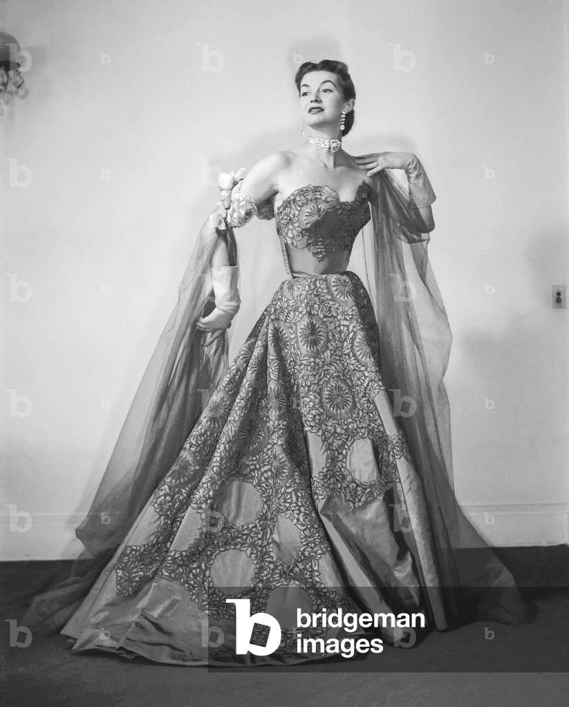 Germaine Lecomte fashion, Paris, 1951 : evening dress (b/w photo)