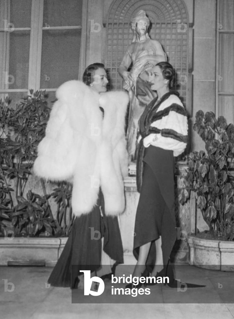 Presentation of furs at Crillon hotel, Paris, March 31, 1951 (b/w photo)